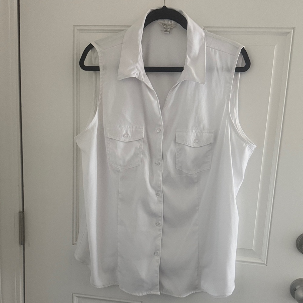 Cato White Sleeveless Button-Down Shirt with Chest Pockets